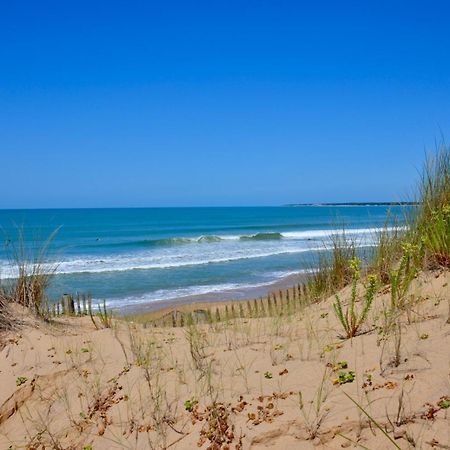 Camping Le Clos Des Pins Longeville-sur-Mer Exteriör bild