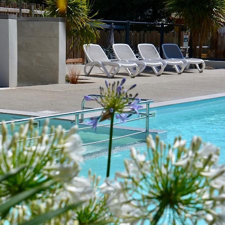 Camping Le Clos Des Pins Longeville-sur-Mer Exteriör bild