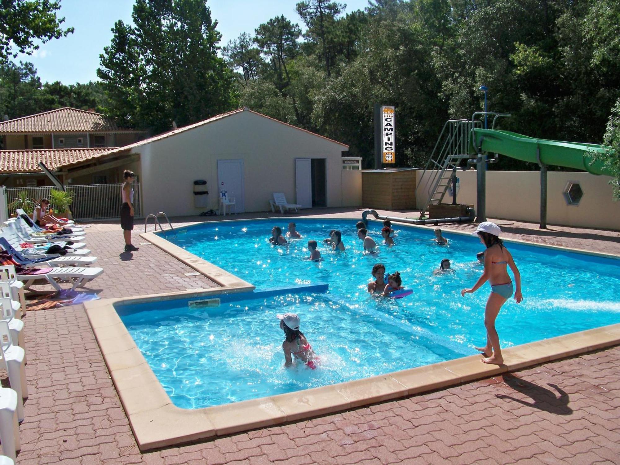 Camping Le Clos Des Pins Longeville-sur-Mer Exteriör bild
