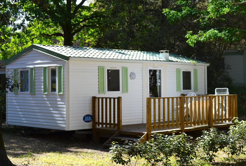Camping Le Clos Des Pins Longeville-sur-Mer Exteriör bild
